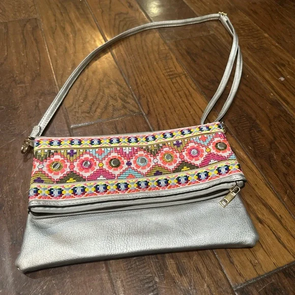 Vibrant Embroidered Silver Crossbody Clutch - Picture 3 of 4